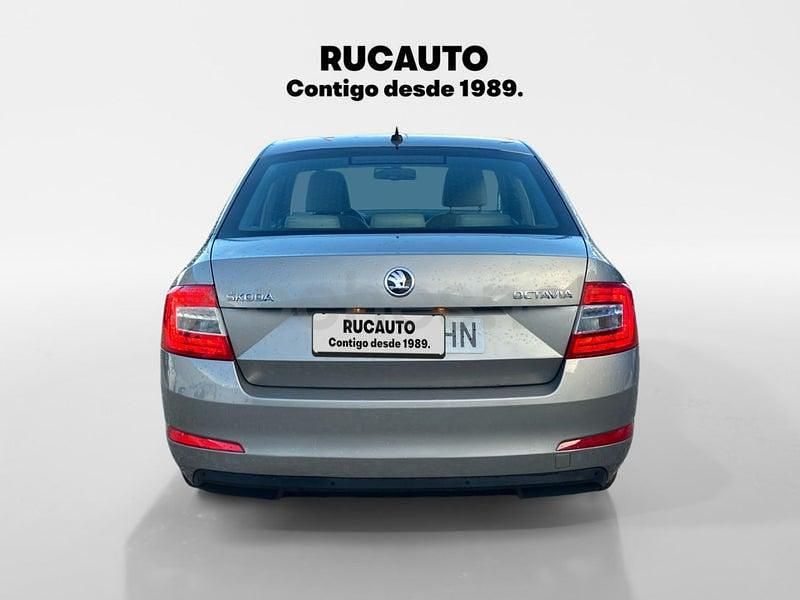 Usado Skoda Octavia Ambition 105 HP (77 kW) 2015 Bege Citadino