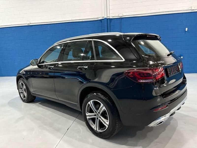 Usado Mercedes GLC300e 320 CV (235 kW) 2020 Negro SUV