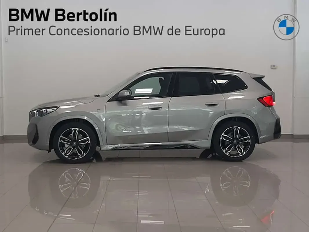 Usado BMW iX1 Comfort Edition 150 kW (204 HP) 2025 Prateado SUV
