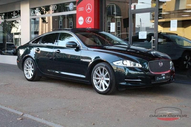 Verde Usado 2015 Jaguar XJ Premium Luxury Berlina | 18.950 € - Imagen 1/4