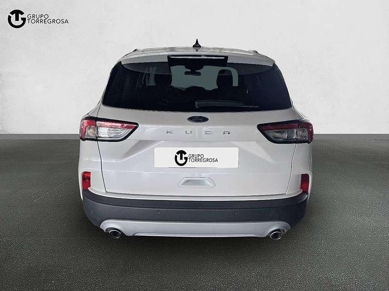 Usado Ford Kuga Titanium 150 HP (110 kW) 2021 Branco SUV