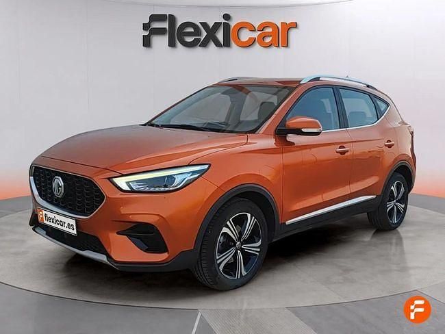 Käytetty MG ZS Comfort 106 HP (77 kW) 2022 Oranssi Sedan