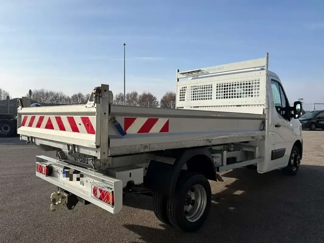 Usado Renault Master 131 CV (96 kW) 2022 Blanco Monovolumen