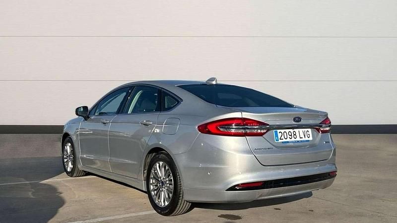 Usado Ford Mondeo Titanium 189 CV (139 kW) 2021 Gris Berlina
