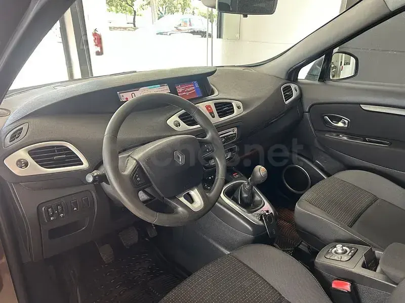 Usado Renault Grand Scénic Dynamique 105 CV (77 kW) 2010 Marrón Monovolumen