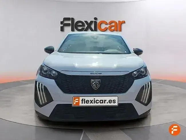 Usado Peugeot 2008 Active 100 CV (73 kW) 2023 Blanco SUV