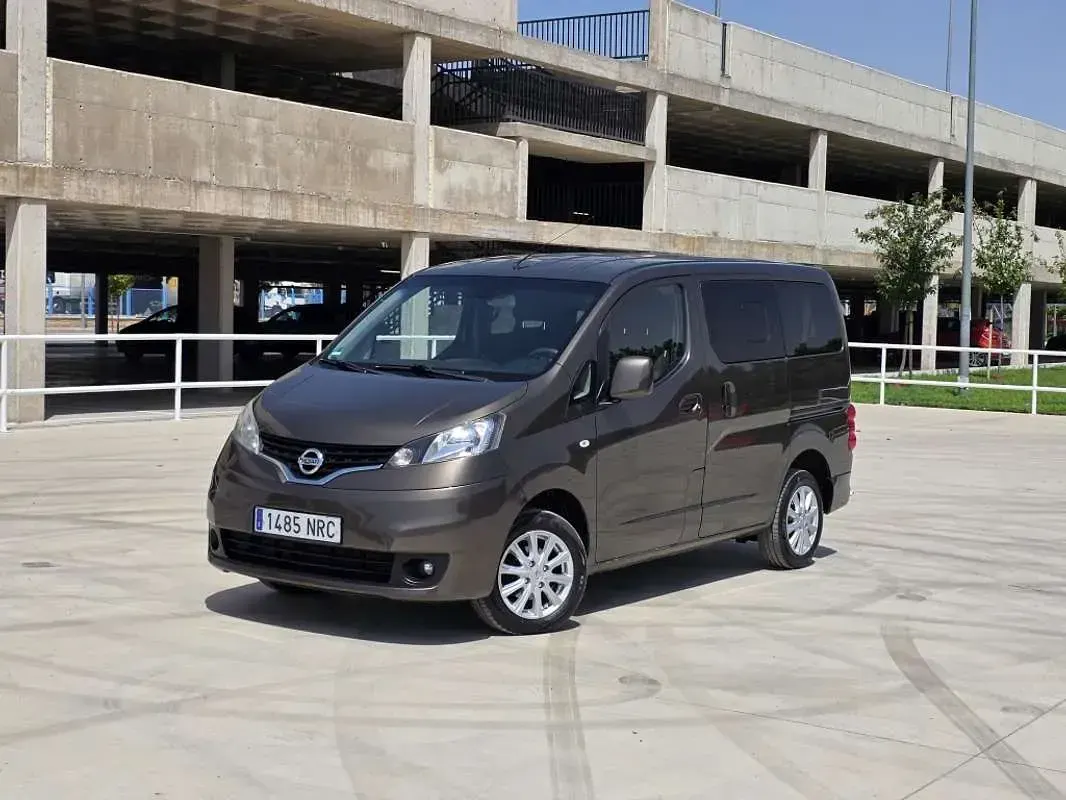 Usado Nissan NV200 110 CV (80 kW) 2017 Marrón Monovolumen