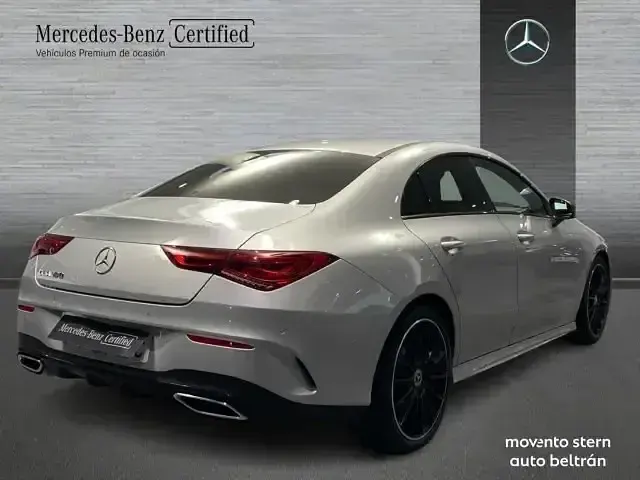 Usado Mercedes CLA180 136 CV (100 kW) 2023 Gris Coupe