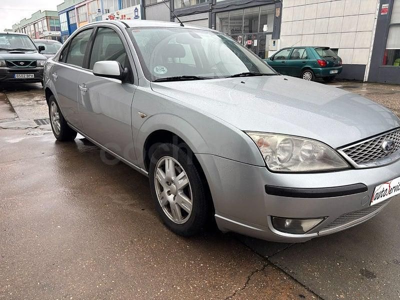 Usado Ford Mondeo Ghia 155 CV (114 kW) 2007 Gris / plata Berlina