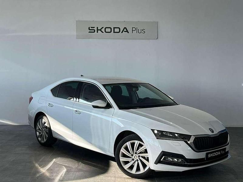 Usado Skoda Octavia Style 204 HP (150 kW) 2025 Branco Citadino