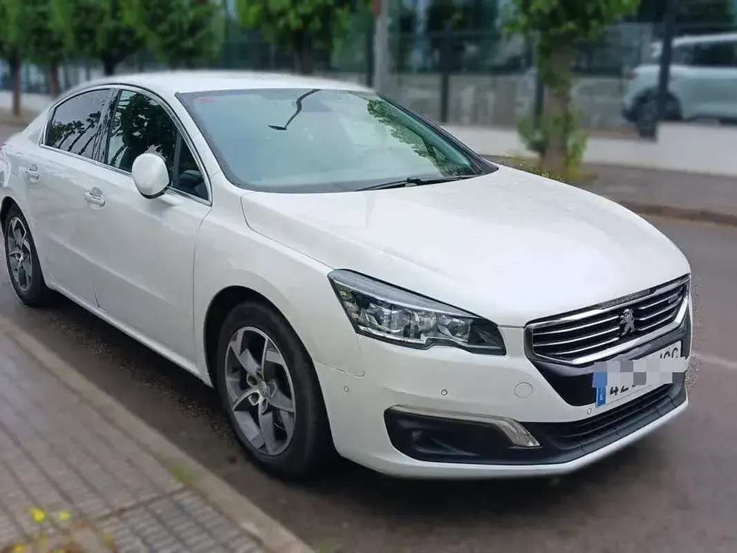 Usado Peugeot 508 Allure 181 CV (133 kW) 2015 Blanco Berlina