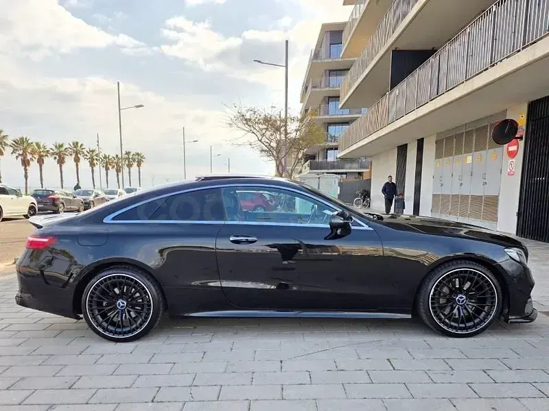 Usado Mercedes E220 194 CV (142 kW) 2018 Negro Coupe