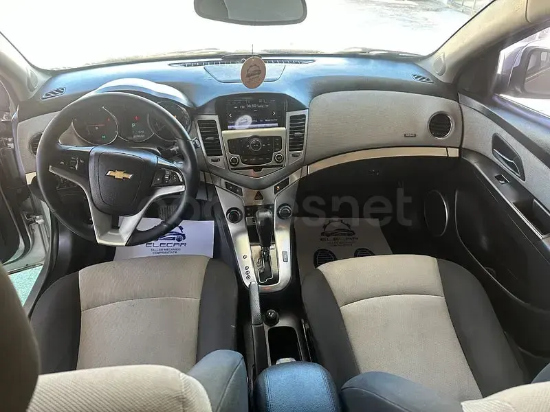 Usado Chevrolet Cruze LT 163 CV (119 kW) 2012 Gris / plata Berlina