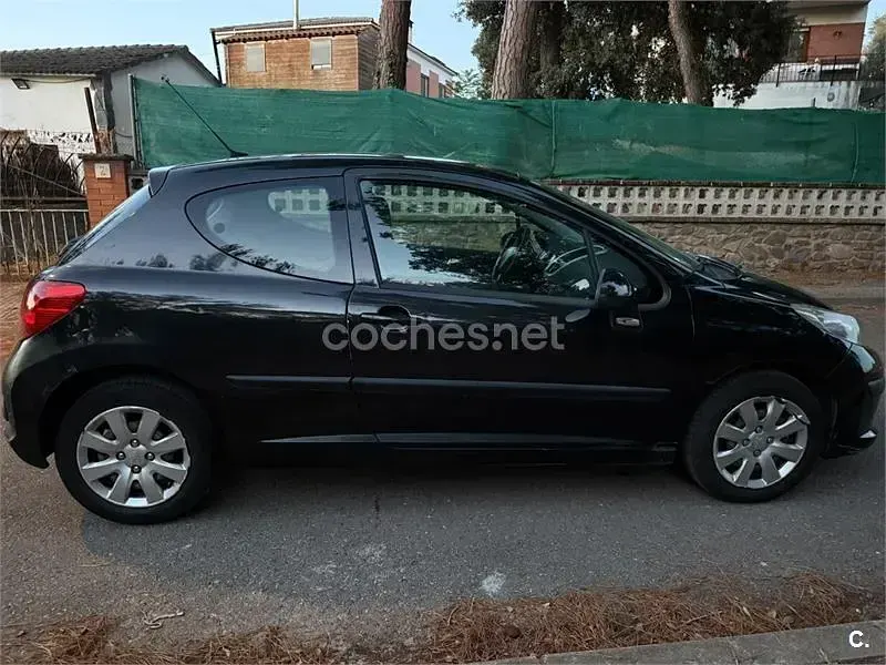 Usado Peugeot 207 90 CV (66 kW) 2007 Negro Berlina