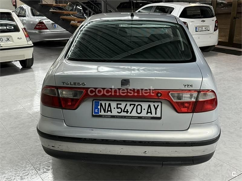 Usado Seat Toledo Stella 110 CV (80 kW) 1999 Gris / plata Berlina