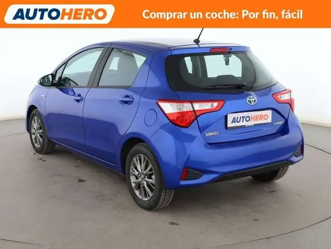 Usado Toyota Yaris Hybrid Active 101 CV (74 kW) 2018 Azul Berlina