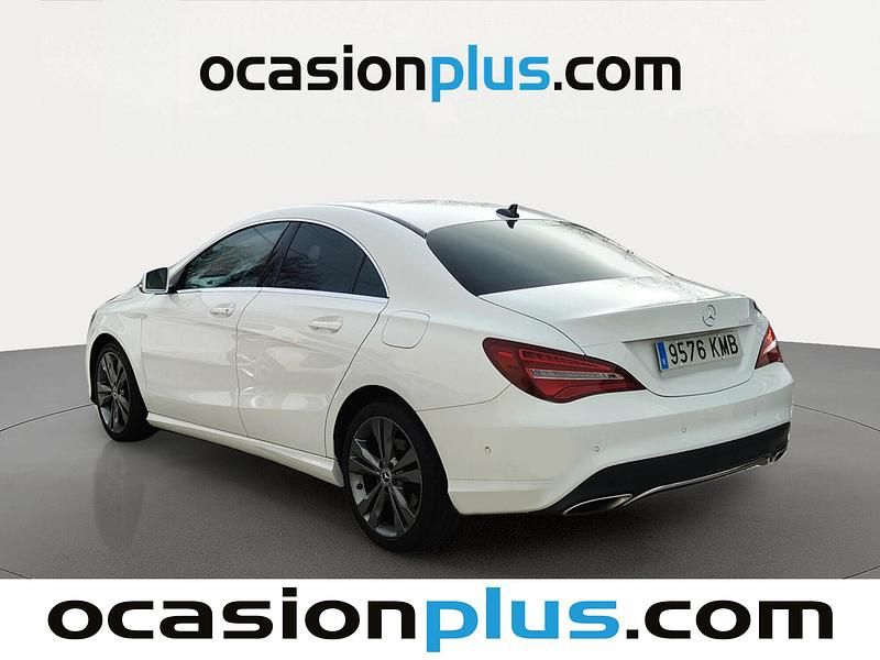 Usado Mercedes CLA180 122 CV (89 kW) 2018 Blanco Berlina