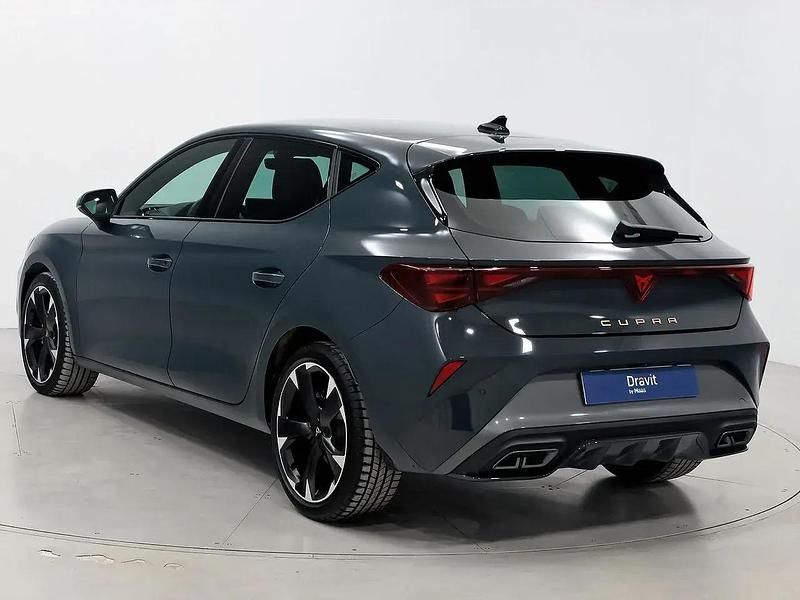 Używany Cupra Leon 150 KM (110 kW) 2024 Niebieski Sedan/Limuzyna