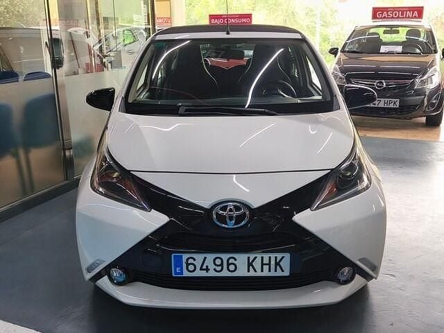 Usado Toyota Aygo X-play 69 CV (50 kW) 2018 Blanco Utilitario