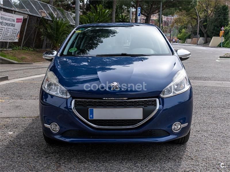 Usado Peugeot 208 Allure 82 CV (60 kW) 2013 Azul Utilitario