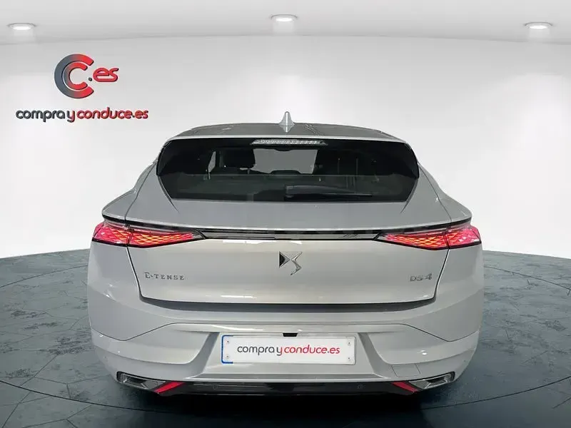 Usado DS Automobiles DS4 Trocadero 225 CV (165 kW) 2023 Gris / plata SUV