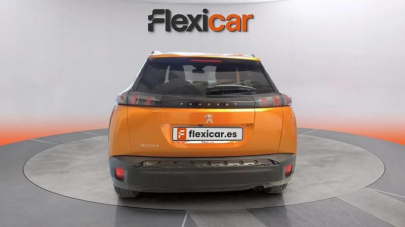Usado Peugeot 2008 Allure 101 CV (74 kW) 2023 Naranja SUV