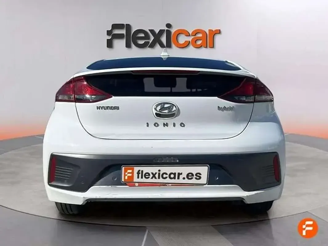 Usado Hyundai Ioniq 100 kW (136 CV) 2021 Blanco Utilitario