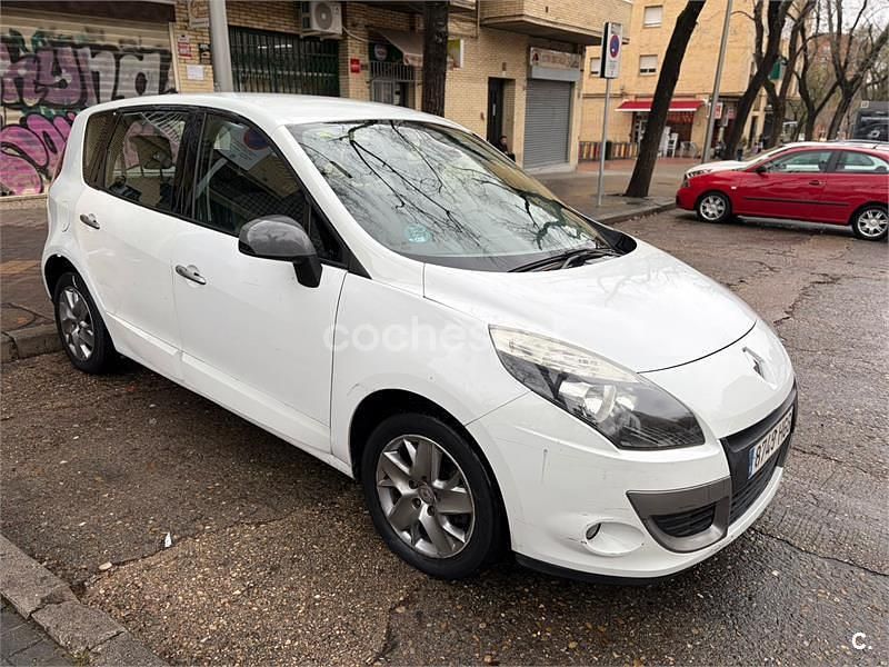 Usado Renault Scénic III Authentique 110 CV (80 kW) 2011 Blanco Monovolumen