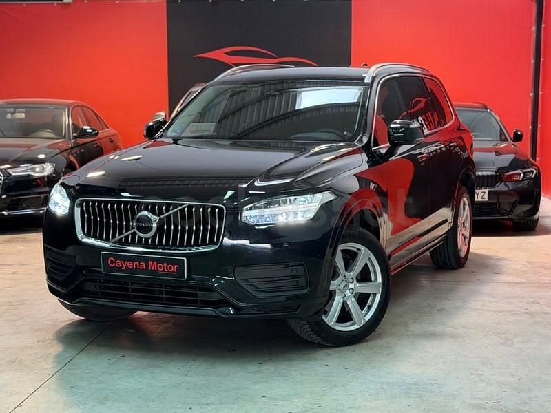 Käytetty Volvo XC90 Core 235 HP (172 kW) 2022 Musta Katumaasturi