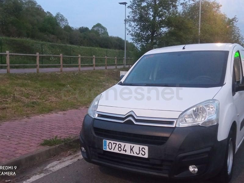 Usado Citroën Berlingo Live 100 CV (73 kW) 2018 Blanco Monovolumen
