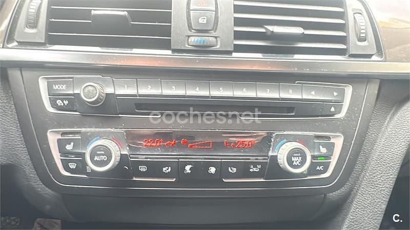 Usado BMW 318 143 CV (105 kW) 2012 Negro Familiar