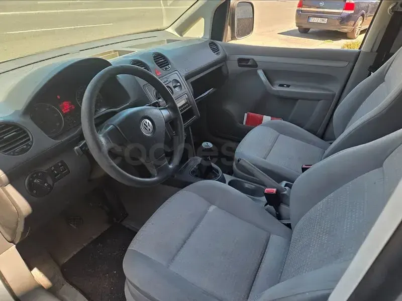 Usado VW Caddy 75 CV (55 kW) 2006 Gris / plata Monovolumen