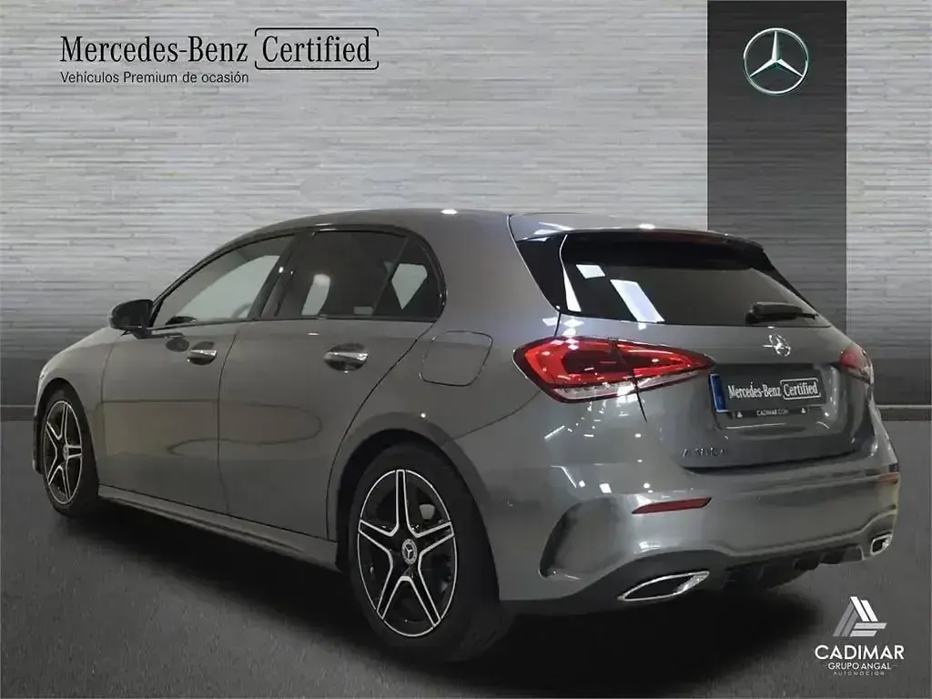 Usado Mercedes A180 116 CV (85 kW) 2018 Gris Berlina