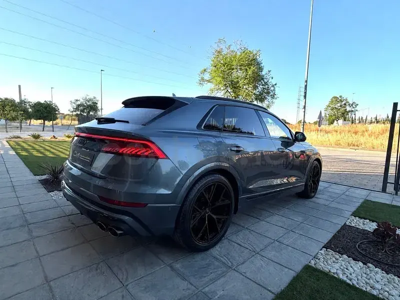 Usado Audi SQ8 507 CV (372 kW) 2021 Gris / plata SUV