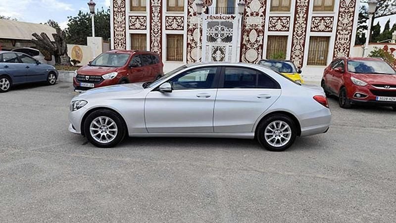 Usado Mercedes C180 116 CV (85 kW) 2017 Plateado Berlina