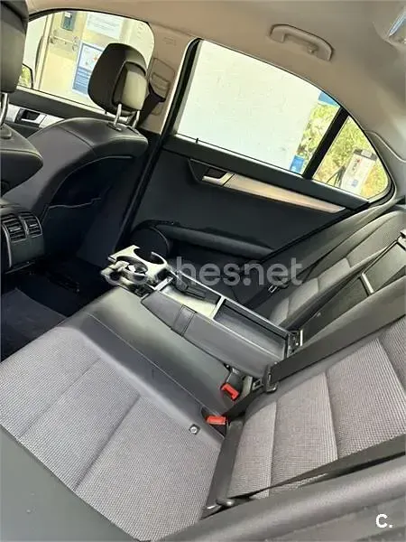 Usado Mercedes C180 Avantgarde 156 CV (114 kW) 2013 Gris / plata Berlina