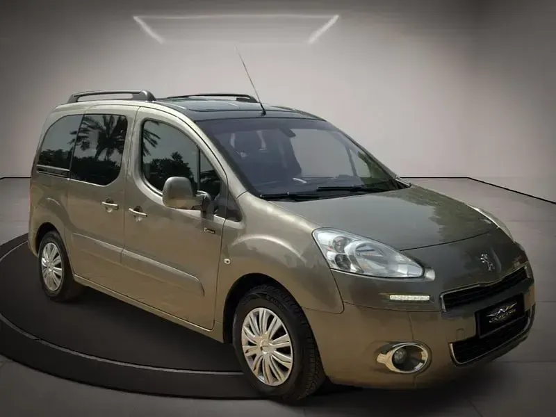 Usado Peugeot Partner Tepee Active 115 CV (84 kW) 2013 Gris / plata Monovolumen