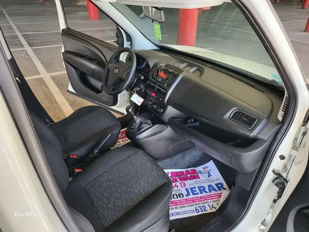 Usado Opel Combo Expression 94 HP (69 kW) 2017 Branco Monovolume