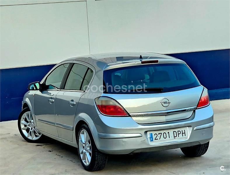 Usado Opel Astra Sport 120 CV (88 kW) 2006 Gris / plata Familiar