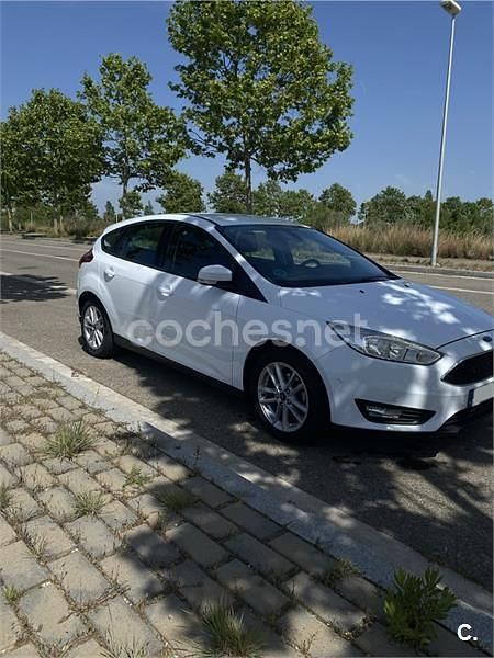 Usado Ford Focus Sport 125 CV (91 kW) 2017 Blanco Berlina