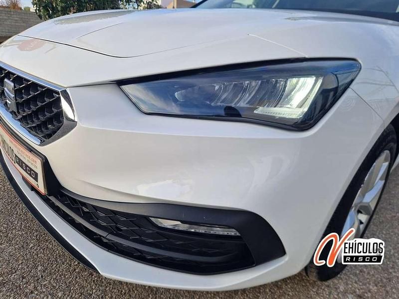 Usado Seat Leon Style 116 CV (85 kW) 2021 Blanco Utilitario