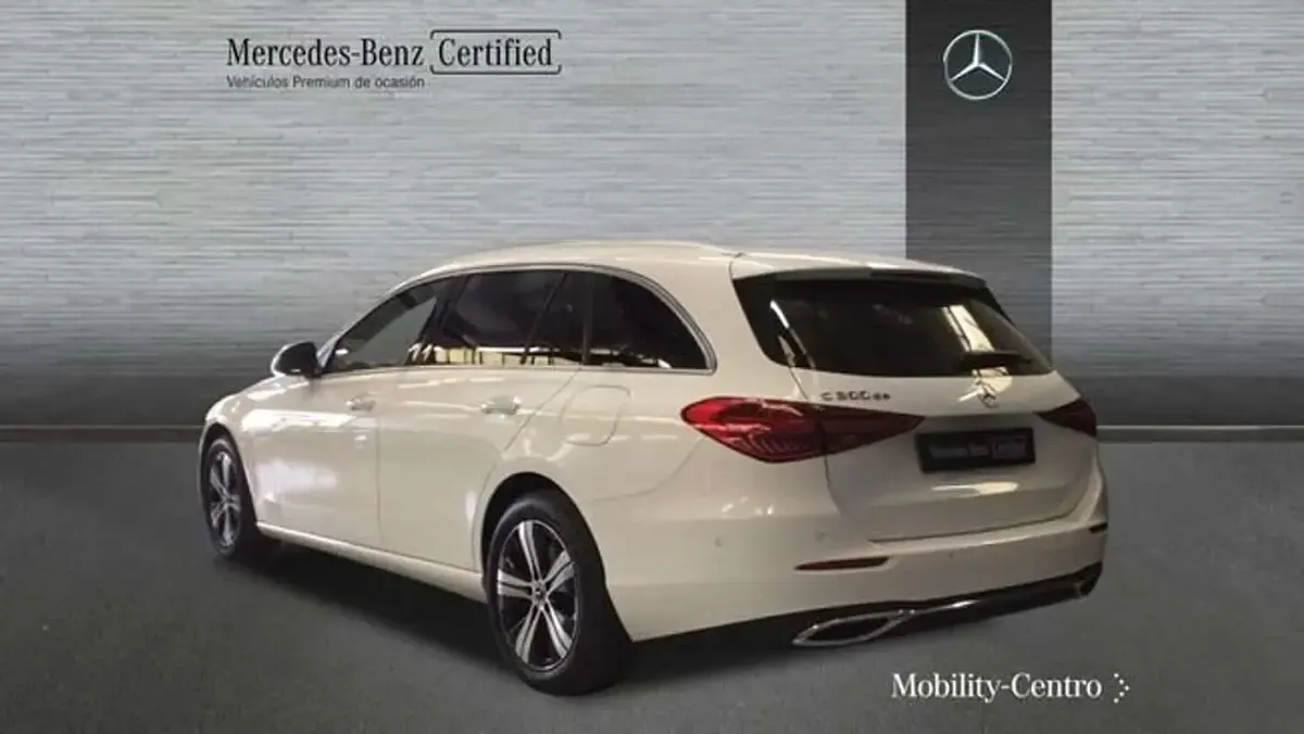 Usado Mercedes C300e 313 CV (230 kW) 2024 Blanco Familiar