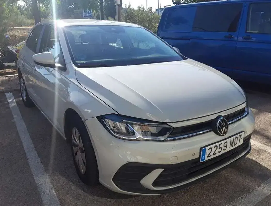 Usado VW Polo Life 95 CV (69 kW) 2023 Plateado Utilitario