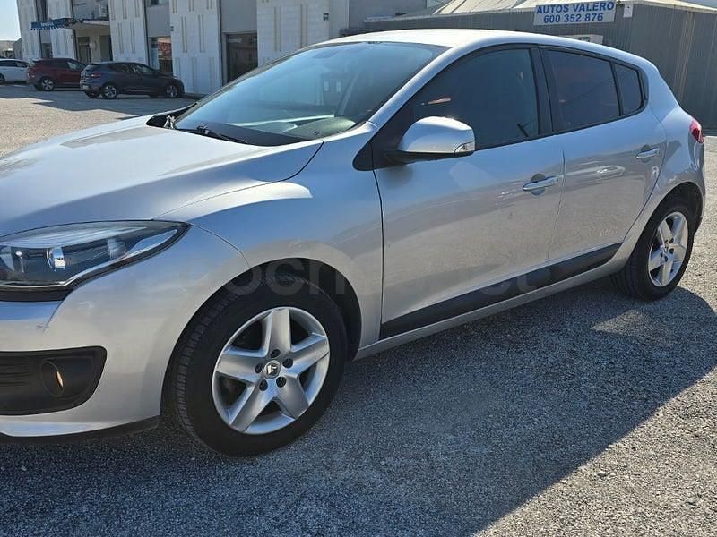 Usado Renault Mégane Intens 95 CV (69 kW) 2014 Gris / plata Berlina