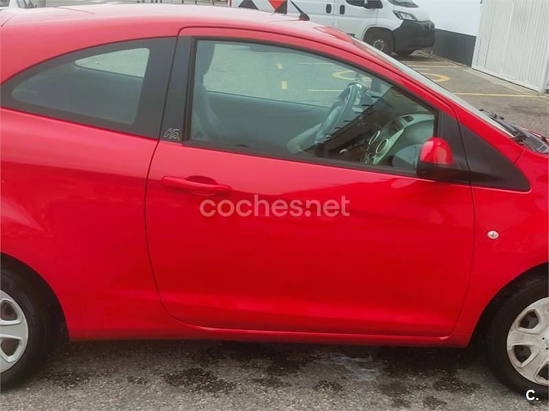 Usado Ford Ka 69 CV (50 kW) 2015 Rojo Berlina