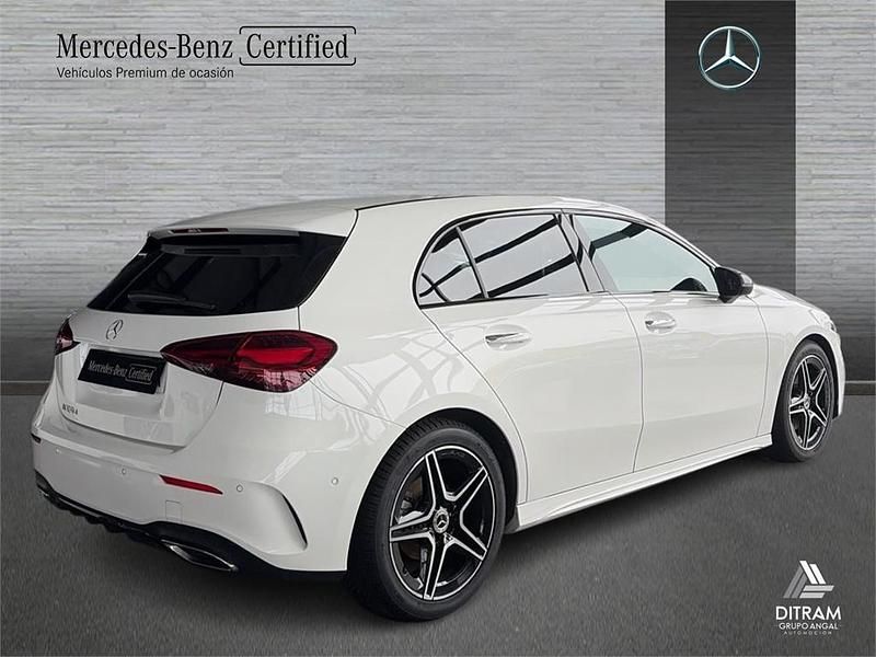 Usado Mercedes A180 AMG line 116 CV (85 kW) 2024 Blanco Berlina