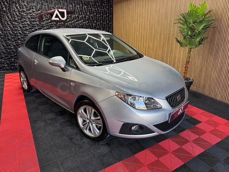 Usado Seat Ibiza SC Style 90 CV (66 kW) 2011 Gris / plata Utilitario