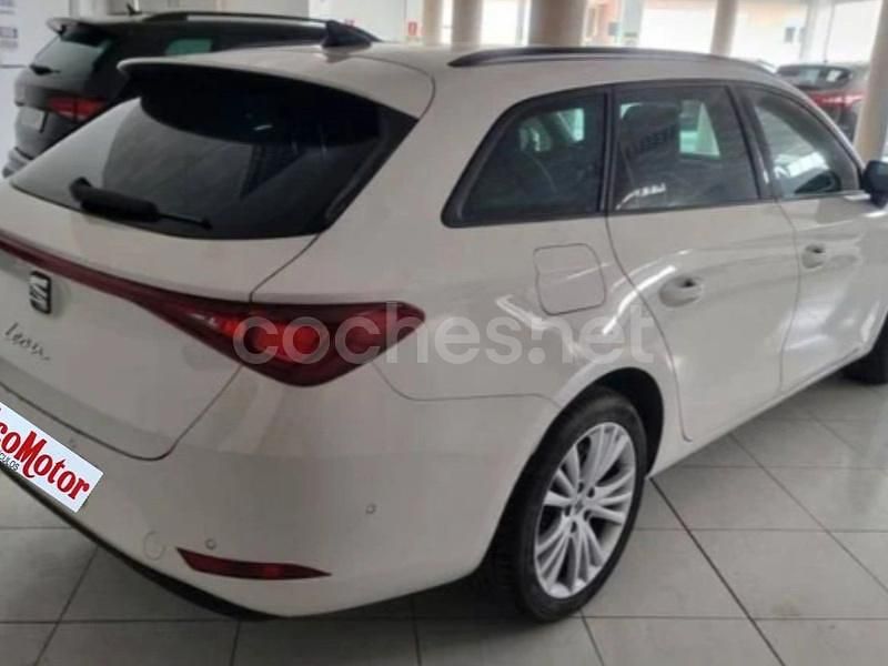 Usado Seat Leon Style 150 CV (110 kW) 2024 Blanco Familiar