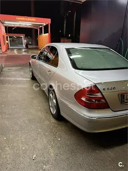 Usado Mercedes E320 Classic 224 CV (164 kW) 2003 Gris / plata Berlina