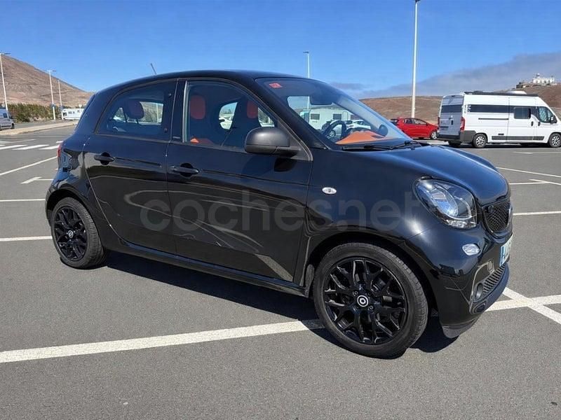 Usado Smart ForFour Passion 90 CV (66 kW) 2017 Negro Utilitario